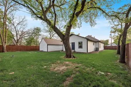 New construction Single-Family house 1014 Trinity St, Cleburne, TX 76031 - image