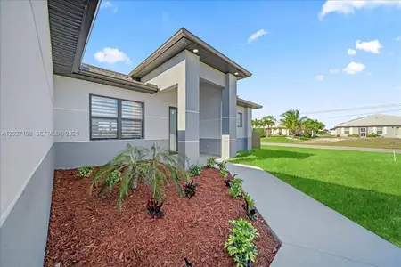 New construction Single-Family house 1226 Ne 5Th, Cape Coral, FL 33909 - image