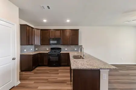 New construction Single-Family house Seguin, TX 78155 plan The 1443 - image 4