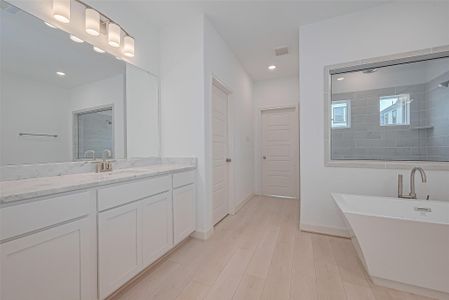 New construction Single-Family house 1609 Regents Ct, Houston, TX 77055 - image 14