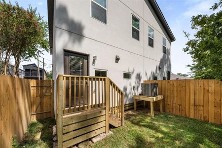 New construction Single-Family house 1220 E 33Rd St, Houston, TX 77022 - image 2