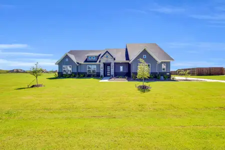New construction Single-Family house 1651 Blackfoot Pkwy, Waxahachie, TX 75165 plan The Colonial - image