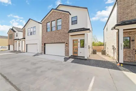 New construction Single-Family house 5843 Outer Banks St, Houston, TX 77091 - image