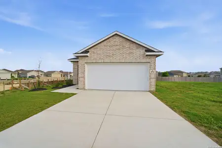 New construction Single-Family house 10714 Willow Dl, Converse, TX 78109 plan Pine - image