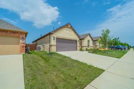New construction Single-Family house 1057 Nighthawk Trl, Alvarado, TX 76009 - image