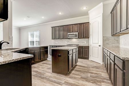 New construction Single-Family house 1606 Friendship Park Cir, Seabrook, TX 77586 plan El Lago - image 8