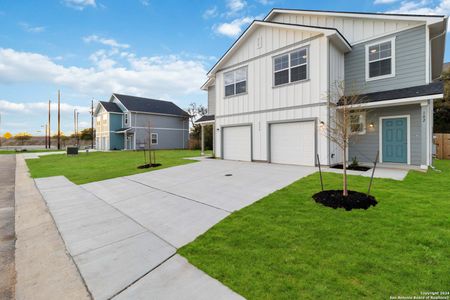 New construction Multi-Family house 8323 Runner Ridge, San Antonio, TX 78249 - photo 0 0