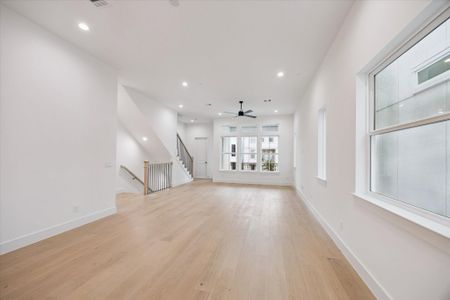 New construction Single-Family house 3707 Somerset York Ln, Houston, TX 77055 - image 18