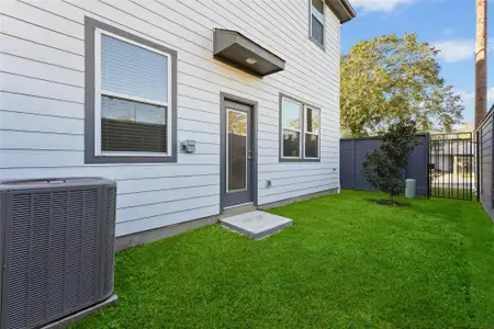 New construction Single-Family house 64 Dipping Ln, Houston, TX 77076 plan 9215 - image 3