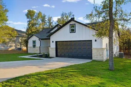 New construction Single-Family house 105 Keomuku, Bastrop, TX 78602 - image
