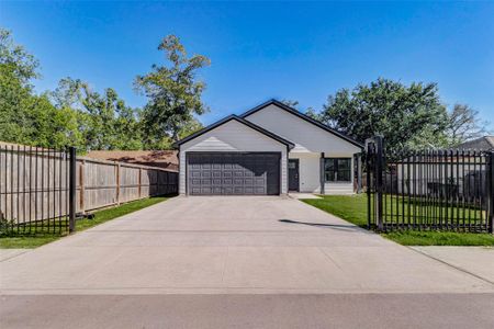 New construction Single-Family house 6705 Roanoke St, Houston, TX 77028 - image