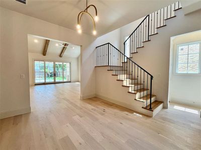 New construction Single-Family house 808 Northwood Rd, Fort Worth, TX 76107 null- photo 2 2