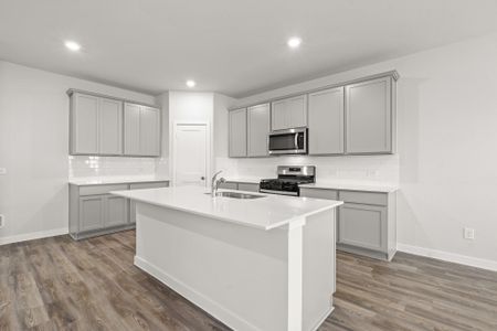 New construction Single-Family house 130 Water Grass Trl, Clute, TX 77531 plan Sinclair - image 4
