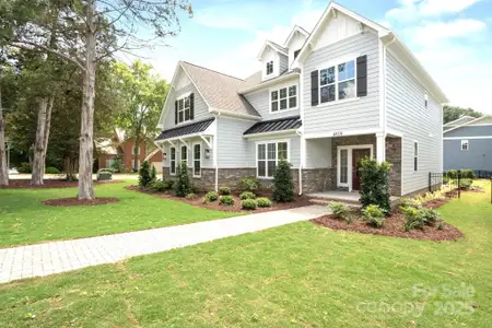New construction Single-Family house 6910 Providence Ln W, Charlotte, NC 28226 - image 2