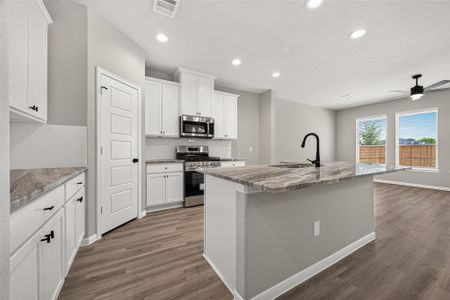 New construction Single-Family house 1411 Terry Roberts Dr, Angleton, TX 77515 - image 14