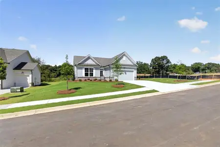 New construction Single-Family house 2019 Oconee Bluff Dr, Athens, GA 30601 - image