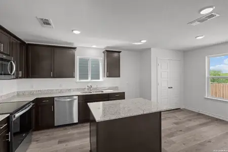 New construction Single-Family house 5021 Conch Shell, San Antonio, TX 78245 plan Pierce - image 7