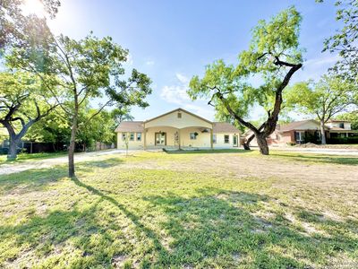 New construction Single-Family house 1535 Hillcrest Dr, San Antonio, TX 78228 null- photo 0