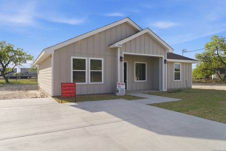 New construction Single-Family house 1090 Kifuri St, Eagle Pass, TX 78852 - image