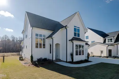 New construction Single-Family house 2312 Hilltop Bluffs Ct, Unit Lot 6, Fuquay Varina, NC 27526 - image