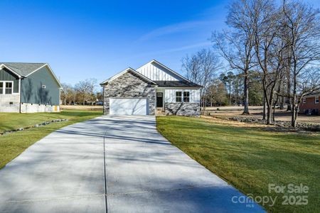 New construction Single-Family house 335 Pinewood Ln, Rock Hill, SC 29730 null- photo 0