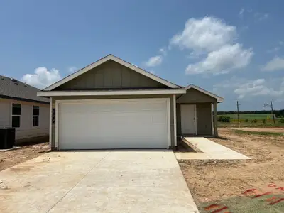 New construction Single-Family house 109 Mullins Dr, Rockdale, TX 76567 plan Estero - image