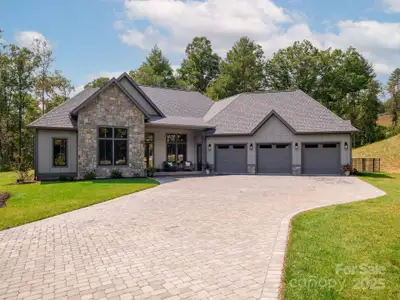 New construction Single-Family house 422 Ascension Vly, Horse Shoe, NC 28742 - image