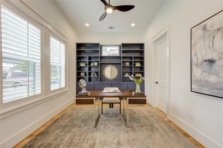 Home Office with natural lights, facing the quiet street, large Closet. Could be 6th bedroom w/ no modification