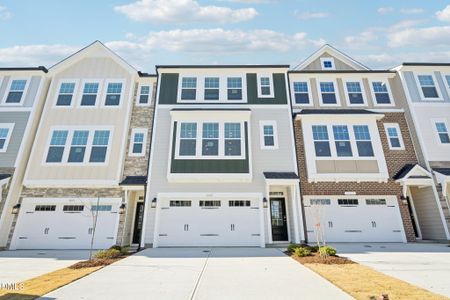 New construction Townhouse house 10017 Secluded Garden Dr, Unit 166, Apex, NC 27523 - image
