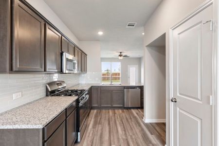 New construction Single-Family house 308 Boatright Blvd, Jarrell, TX 76537 plan The 1363 - image 15