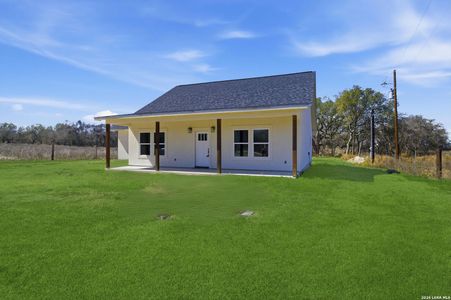 New construction Single-Family house 374 County Rd 124, Floresville, TX 78114 - image