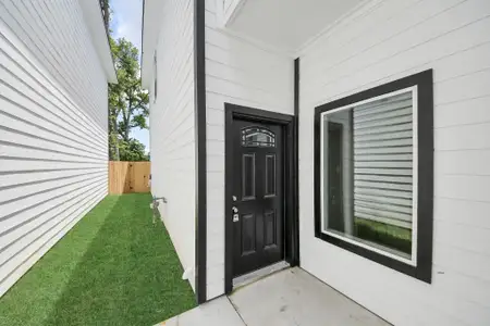 New construction Single-Family house 8159 Crestview Dr, Houston, TX 77028 - image