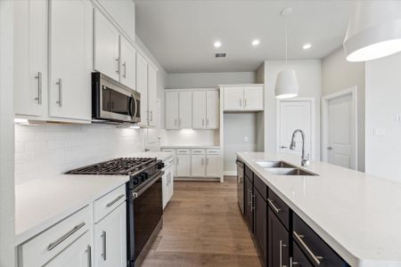 New construction Single-Family house 3911 Willowbend Pt, Houston, TX 77025 - image 6