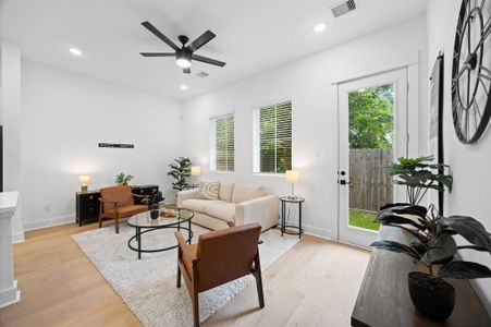 New construction Single-Family house 324 Neyland St, Houston, TX 77022 - image 15