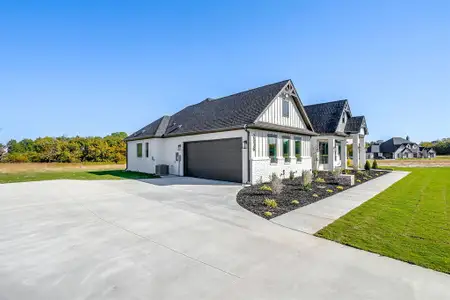 New construction Single-Family house 2036 Carrie Ct, Weatherford, TX 76088 - image