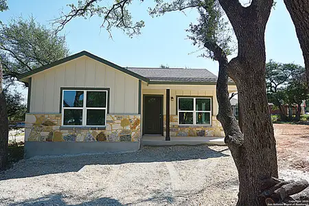 New construction Single-Family house 521 Lariat Pass, Spring Branch, TX 78070 plan Heron - image