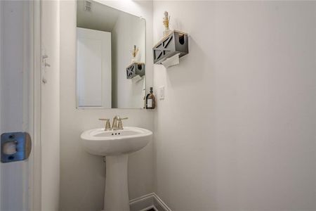 New construction Townhouse house 3693 Allegretto Cir, Atlanta, GA 30339 null- photo 19 19