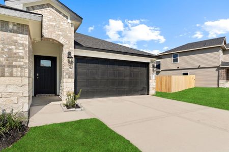 New construction Single-Family house 9015 Rose Water Trl, Iowa Colony, TX 77583 - image