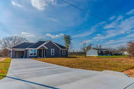 New construction Single-Family house 3308 Power Plant Ct, Granbury, TX 76048 - image