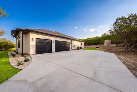 New construction Single-Family house 728 Mountain Creek Trl, Boerne, TX 78006 - image 3