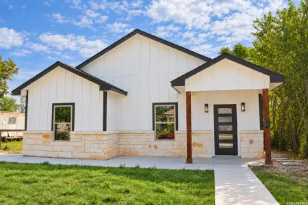 New construction Single-Family house 237 Ave D, Poteet, TX 78065 - image
