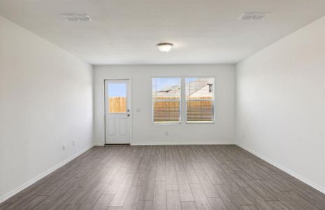 Airy gathering room*real home pictured