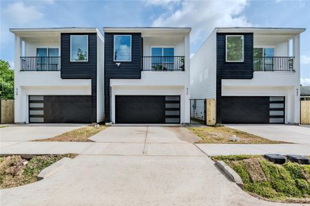 New construction Single-Family house 1911 Dewalt St, Houston, TX 77088 - image