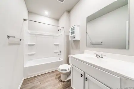 New construction Single-Family house 250 Landing Ln, New Braunfels, TX 78130 plan RC Fenway - image 9