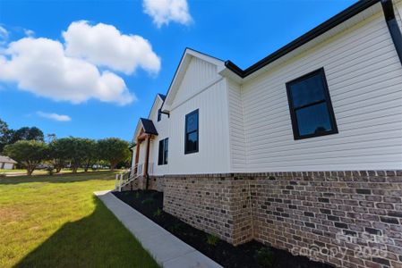 New construction Single-Family house 1213 Creekside Dr, Conover, NC 28613 - image