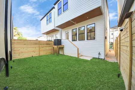 New construction Single-Family house 5753 Kiam St, Houston, TX 77007 - image