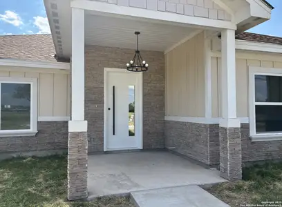 New construction Single-Family house 809 N Camp St, Uvalde, TX 78801 - image