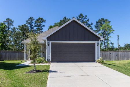 Fresh exterior paint, and manicured landscaping. Fresh exterior paint, and manicured landscaping.