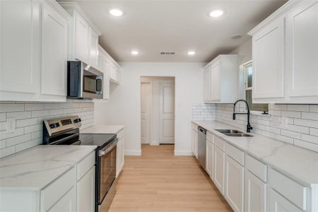 New construction Single-Family house 1619 E Woodin Blvd, Dallas, TX 75203 null- photo 2 2