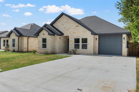 New construction Single-Family house 329 Rogers St, McGregor, TX 76657 - image